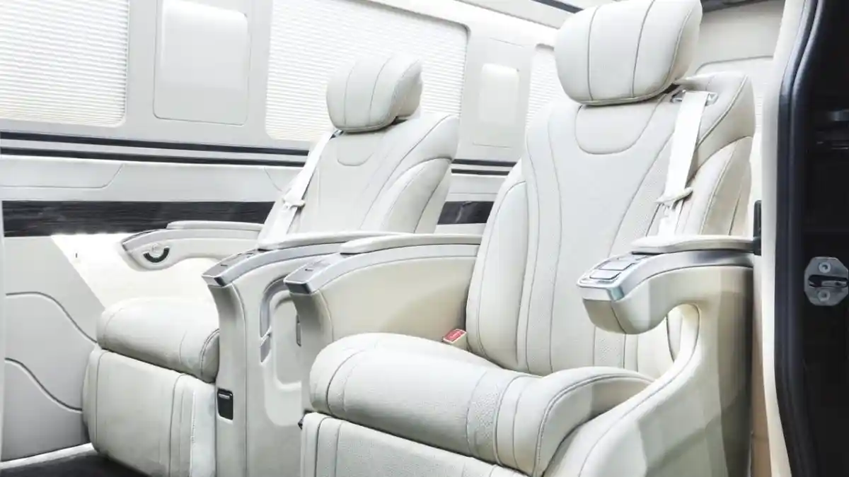 Foto - BAV Sodorkan Kemewahan Ekslusif Karya Anak Bangsa Pada Mercedes Sprinter