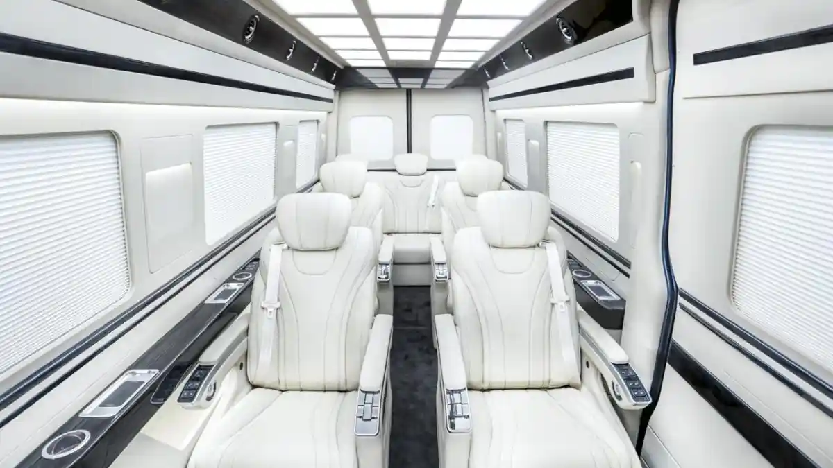 Foto - BAV Sodorkan Kemewahan Ekslusif Karya Anak Bangsa Pada Mercedes Sprinter