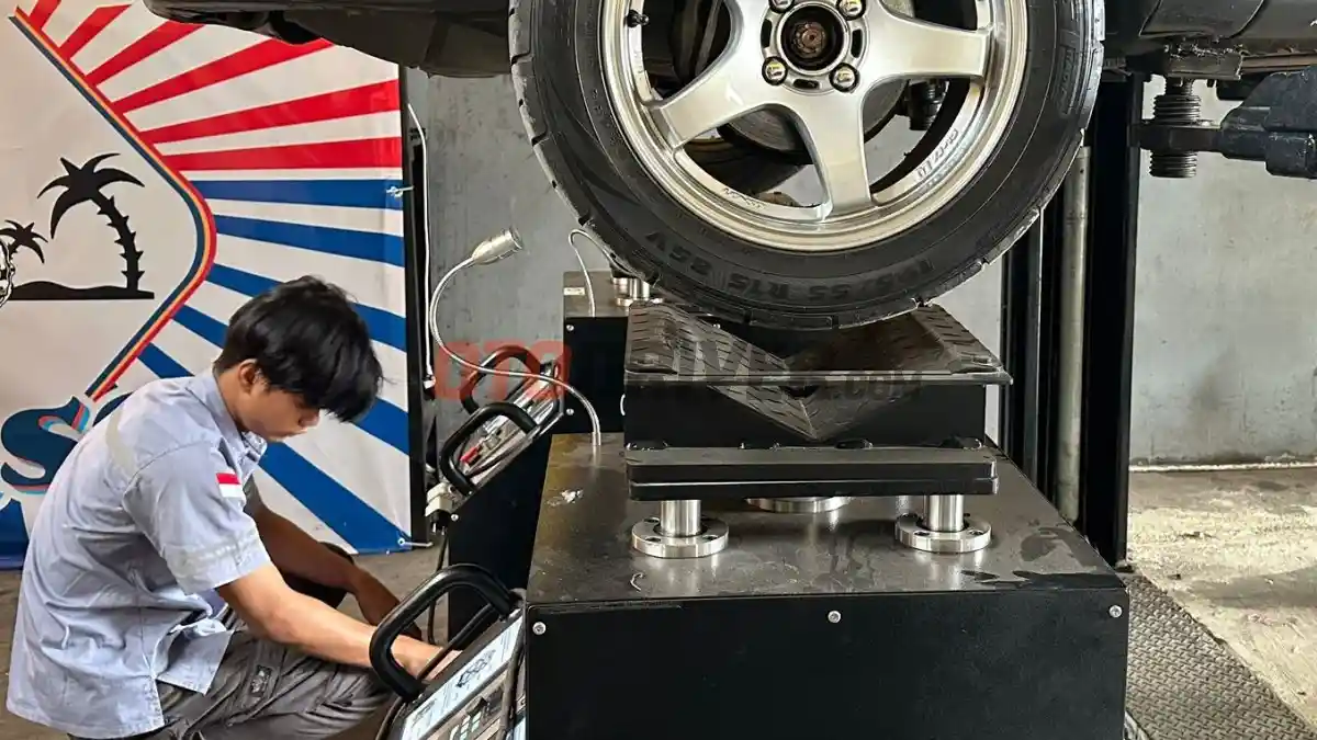 Foto - Kaki-Kaki Mobil Bermasalah? Jangan Buru-Buru Ganti Cek, Pakai Alat Ini Dulu