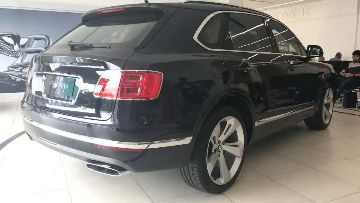 Foto - SUV Termewah di Dunia Mulai Kembali Diproduksi