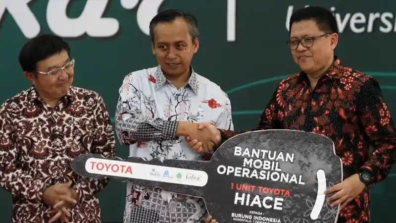 Foto - Toyota Hiace Bertugas Mendukung Konservasi Burung di Gorontalo