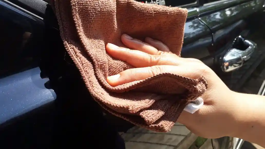 Foto - Bodi Mobil Kena Getah Pohon? ini cara mudah membersihkannya