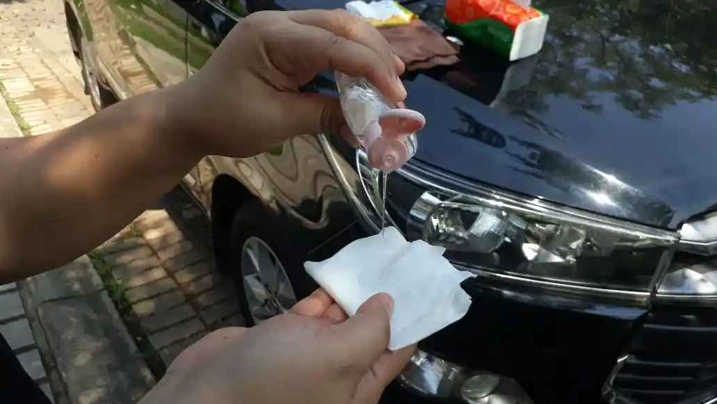 Foto - Bodi Mobil Kena Getah Pohon? ini cara mudah membersihkannya