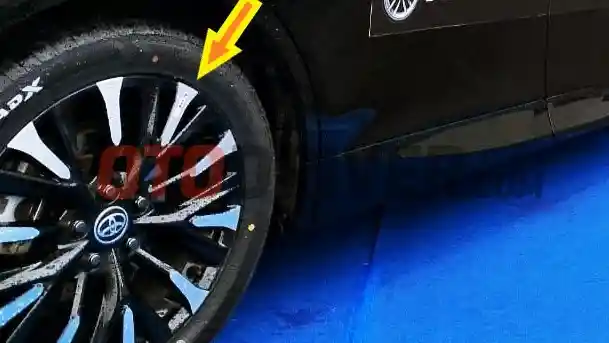 Foto - Pantau Tekanan Udara Ban Cara Toyota