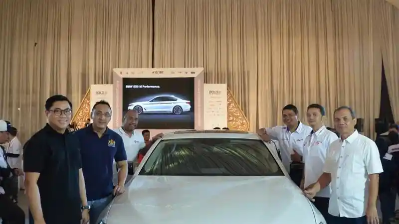 Foto - Gelaran Sakral Penggila BMW Tengah Berlangsung di Semarang