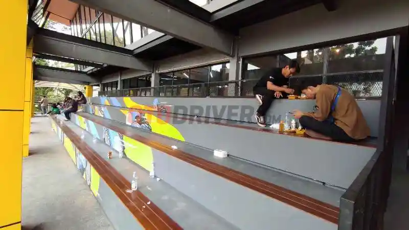 Foto - Black Stone Garage Tempat Komunikasi dan Informasi Dunia Otomotif Resmi Dibuka