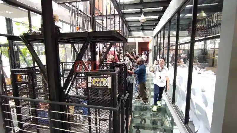 Foto - Black Stone Garage Tempat Komunikasi dan Informasi Dunia Otomotif Resmi Dibuka