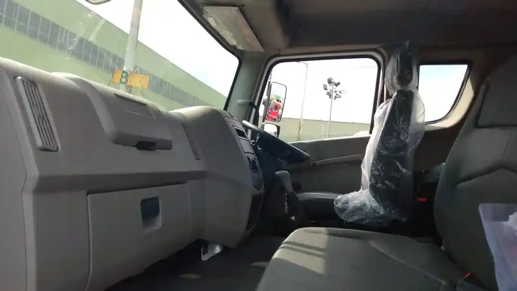 Foto - Melongok Mahindra Blazo, Truk Teknologi Hybrid Asal India