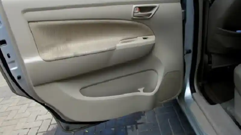 Foto - Sering Terlupakan, Yuk Bersihkan Bagian Doortrim