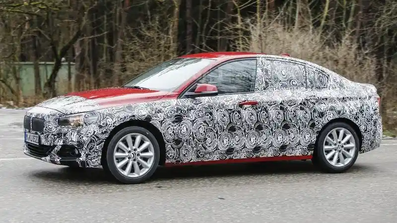 Foto - SPY SHOT: BMW Seri-1 Sedan 2017