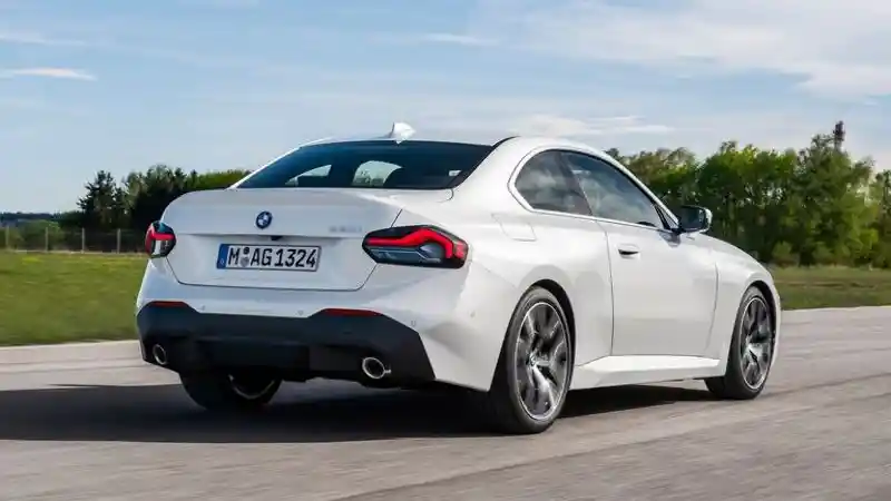 Foto - BMW Seri-2 Coupe Resmi Melakukan Debut Dunianya