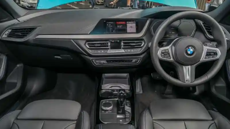 Foto - Pesaing Mercedes-Benz CLA Meluncur Di Malaysia