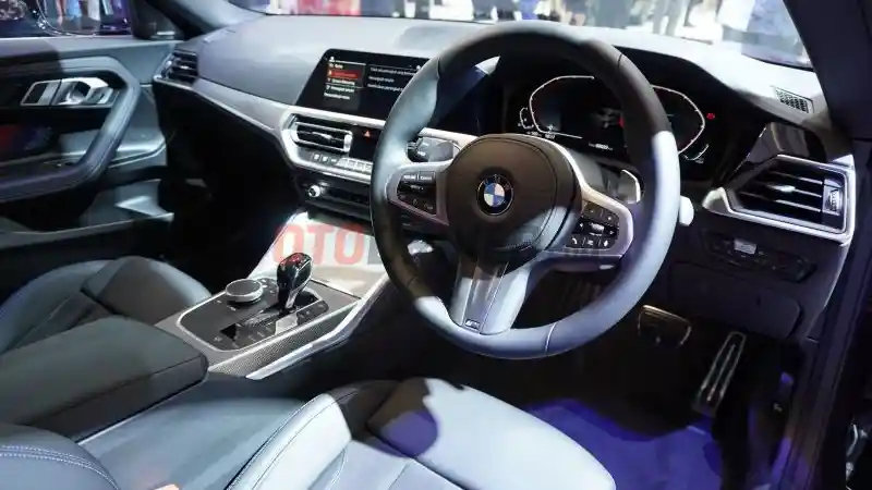 Foto - BMW Seri-2 Coupe Generasi Terbaru Meluncur Dalam Trim 220i M Sport