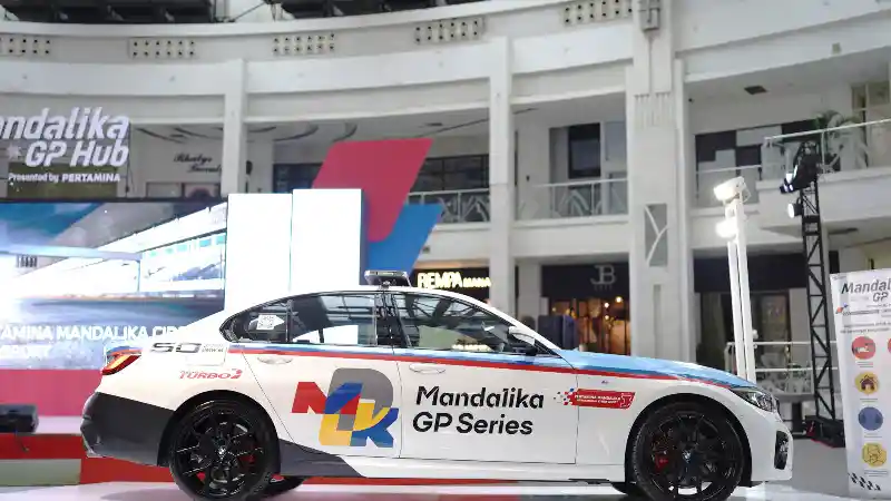 Foto - Ini Dia Safety Car MotoGP 2022 Indonesia Persembahan BMW