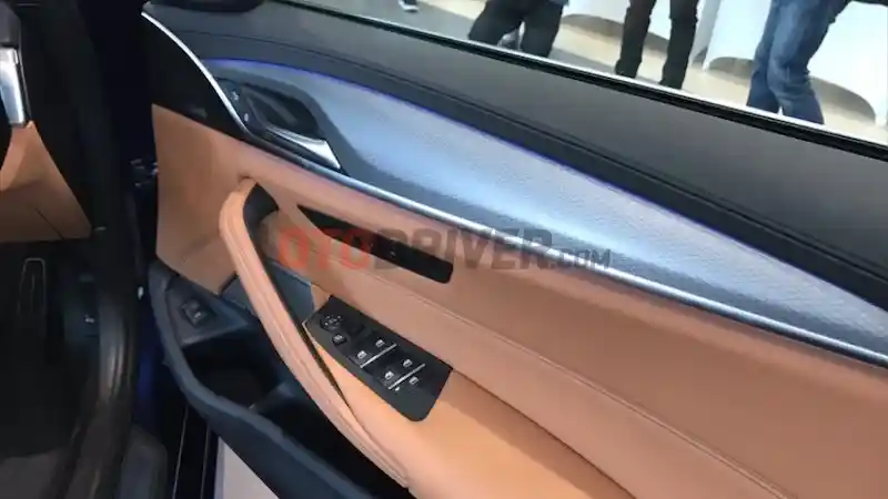 Foto - Mudahnya Membersihkan Door Trim