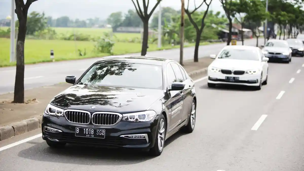 Berita - BMW Seri-5 Tempuh Jakarta-Surabaya Tanpa Isi Ulang Bensin!