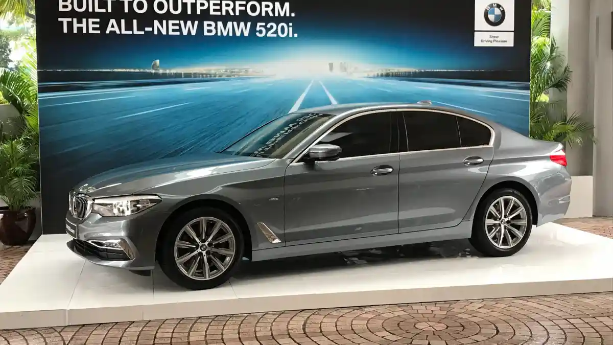 Foto - BMW 520i Luxury Line CKD Meluncur, Tembus Rp 1 Milyar Lebih Sedikit