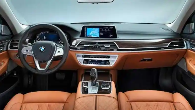 Foto - BMW Hadirkan Seri 7 Bermesin V12 Terakhir, Hanya 12 Unit