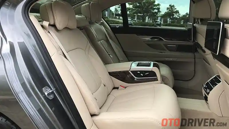 Foto - FIRST DRIVE: BMW 730Li CKD 2017 