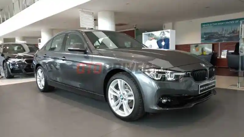 Foto - BMW Tawarkan Program Beli 1 Dapat 2 Untuk Seri-3