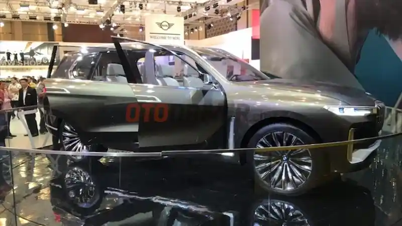 Foto - GIIAS 2018: BMW i8 Roadster Sudah Bisa Dibeli, Harga RP 3 Milyaran 