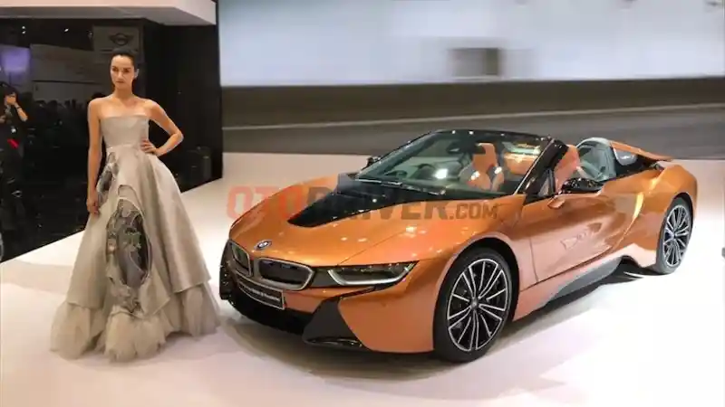 Foto - GALERI: BMW i8 Roadster 2018 di GIIAS 2018 (18 Foto)
