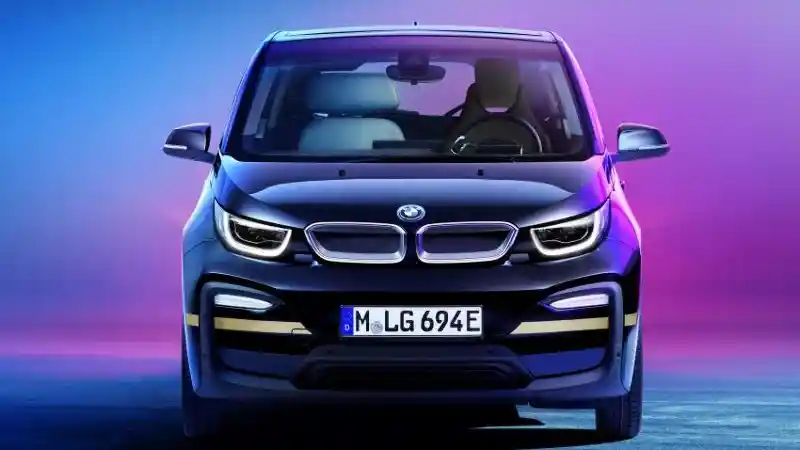 Foto - Limusin Mungil dari BMW Bakal Diluncurkan Januari 2020