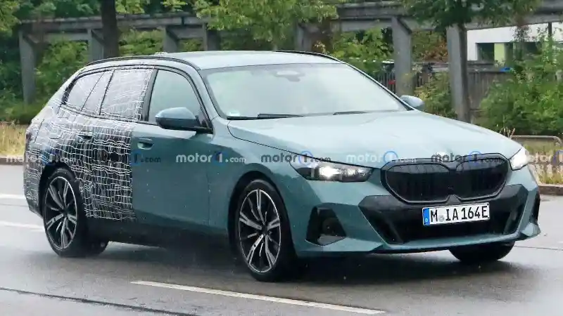 Berita - SPY SHOT: BMW i5 Touring