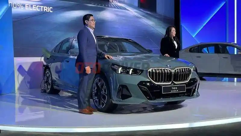 Berita - BMW i5 Resmi Meluncur, Hadir Dalam Satu Varian (30 FOTO)