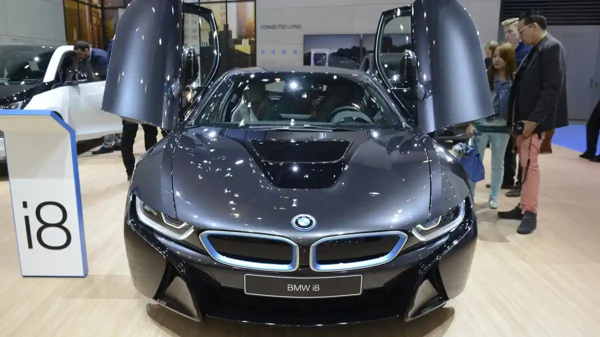Berita - Kenapa BMW i8 dan i3 Tak Kunjung Datang Ke Indonesia?