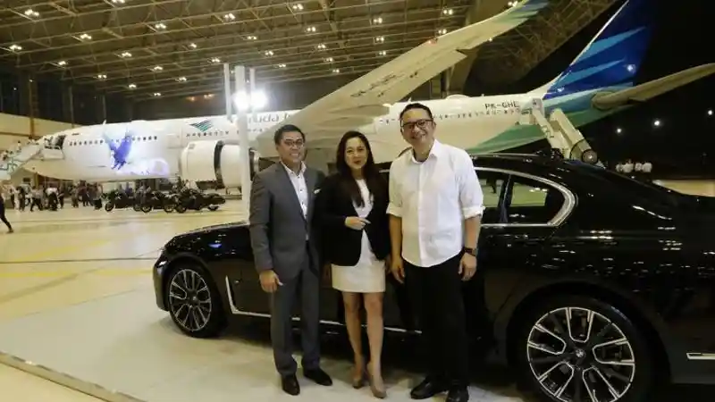 Foto - BMW 730Li Disiapkan Untuk Penumpang Garuda Indonesia Yang Beruntung