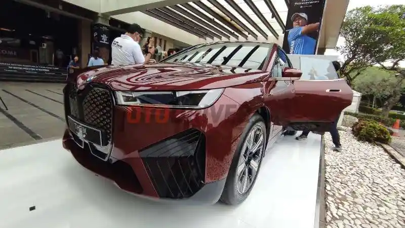 Foto - Mobil Listrik Premium BMW iX, Pesan Sekarang 2024 Baru Datang