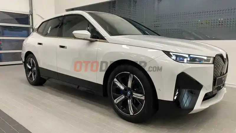 Foto - BMW iX Meluncur Di Indonesia Dengan Harga Rp 2,267 Miliar