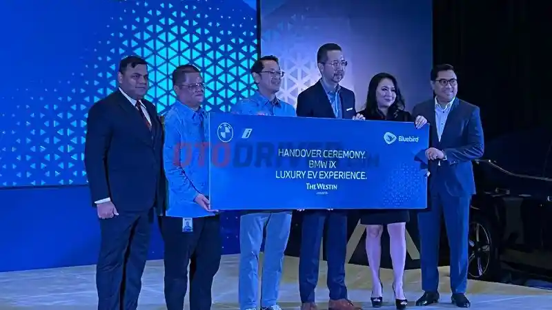 Foto - BMW iX Siap Jadi Taksi Mewah di Jakarta