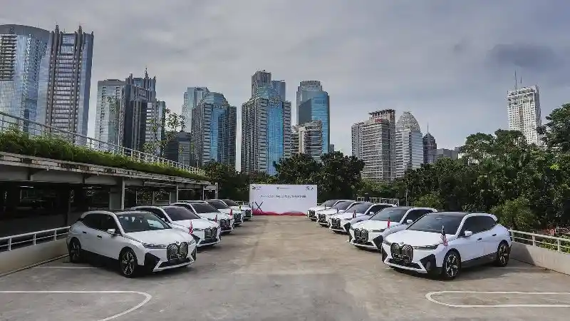 Foto - Cruise Control Bermasalah, BMW iX Recall Di Berbagai Negara