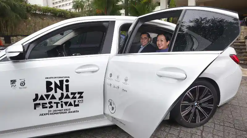 Foto - BMW 320i Sport dan BMW 320i Dynamic Bakal Digunakan Musisi Mancanegara di Jakarta