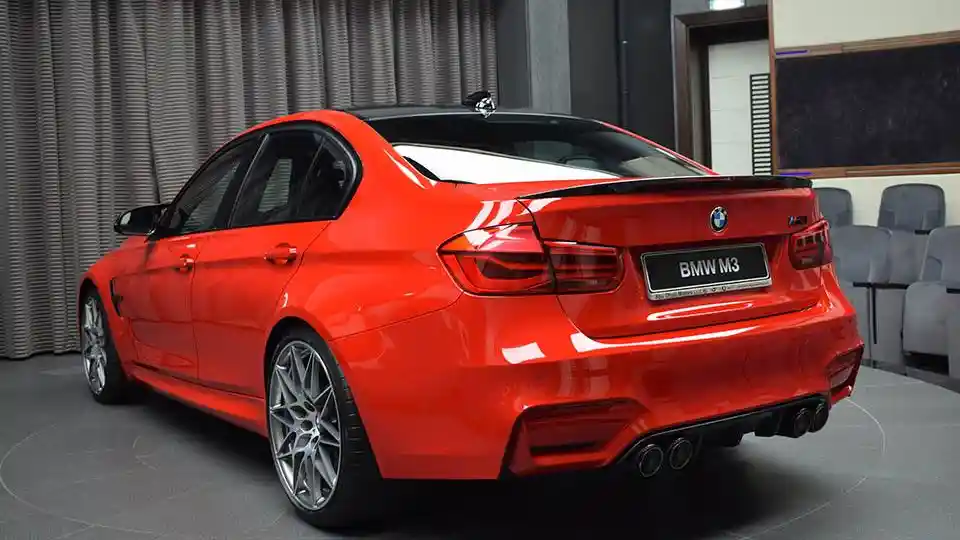 Foto - BMW Berikan Warna Merah Menyala Pada M3 Competition Package 