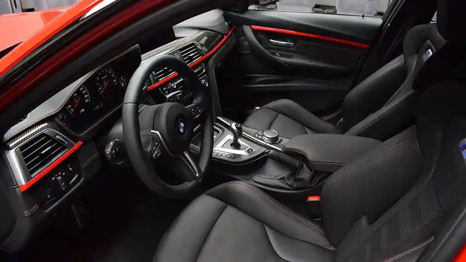 Foto - BMW Berikan Warna Merah Menyala Pada M3 Competition Package 