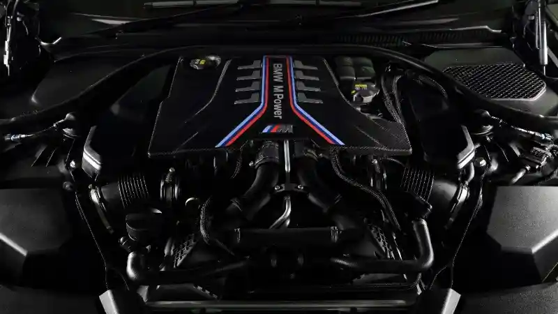 Foto - Resmi Dijual Rp 4,7 M, Begini Kehebatan BMW M5 Competition