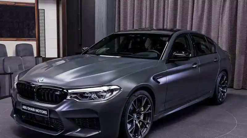 Foto - Detik-detik Peluncuran BMW M5 di Indonesia