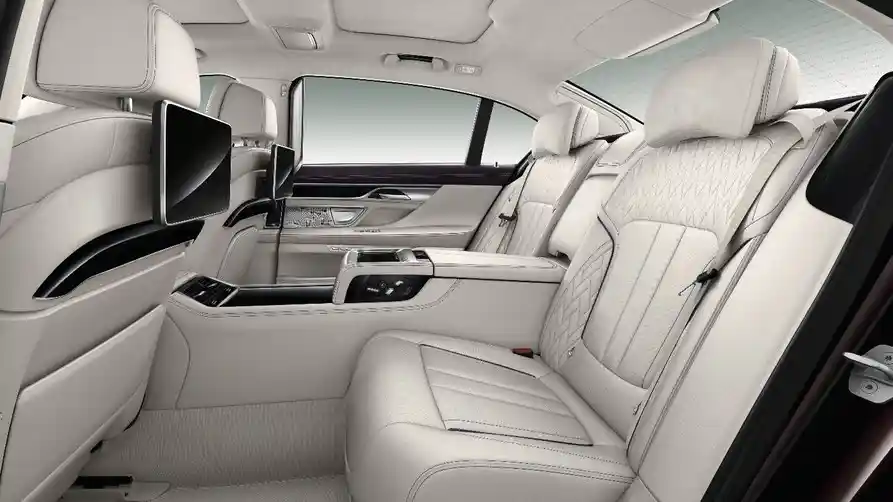 Foto - BMW seri 7 Terkencang Akan Segera Diluncurkan