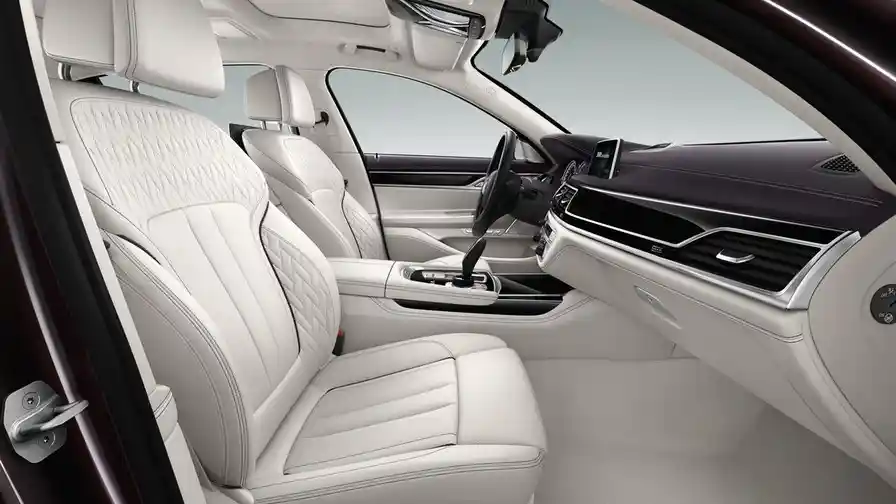 Foto - BMW seri 7 Terkencang Akan Segera Diluncurkan