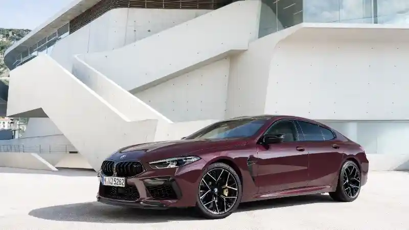 Foto - BMW Luncurkan M8 Competition Tanpa Stok?