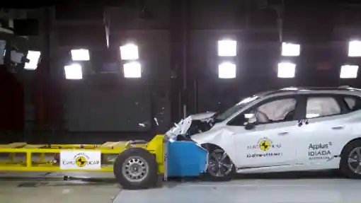 Crash Test - VIDEO: Crash Test BMW Seri-2 Active Tourer (Euro NCAP)