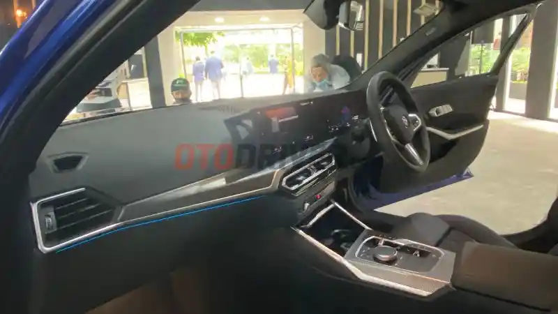 Foto - BMW Luncurkan Seri-3 Terbaru, Harga Mulai Rp 900 Jutaan