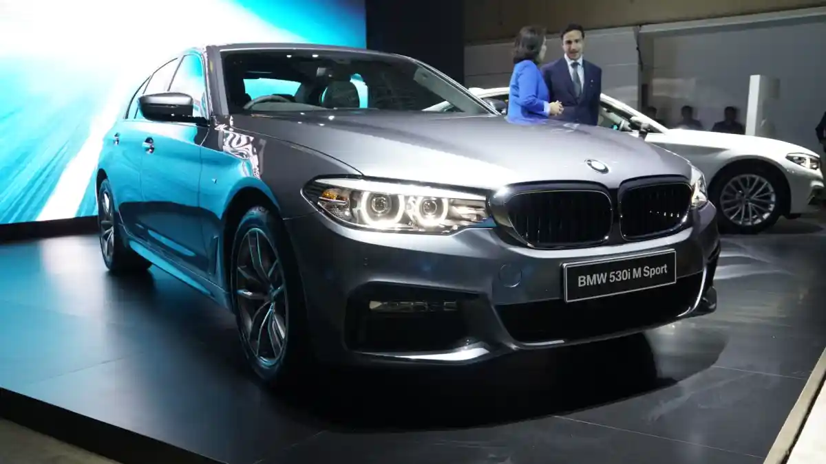 Foto - BMW Seri-5 2017 Raih Penghargaan Bergengsi Berkat Safety dan Desain