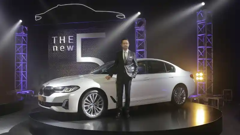 Foto - BMW Seri-5 Versi Penyegaran Resmi Meluncur