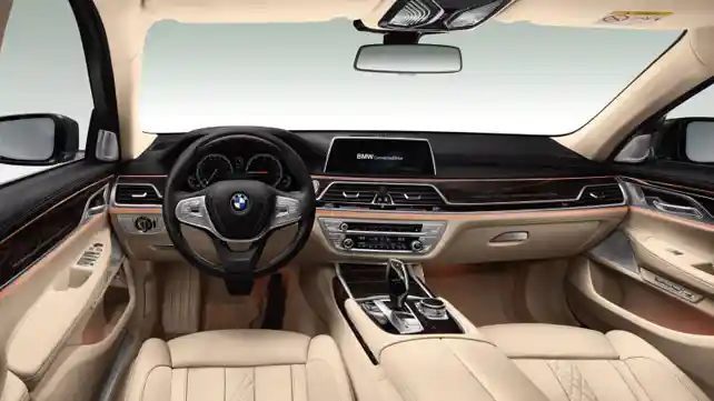 Foto - Diam-Diam BMW Seri-7 Terbaru Sudah Ditawarkan Ke Konsumen Indonesia