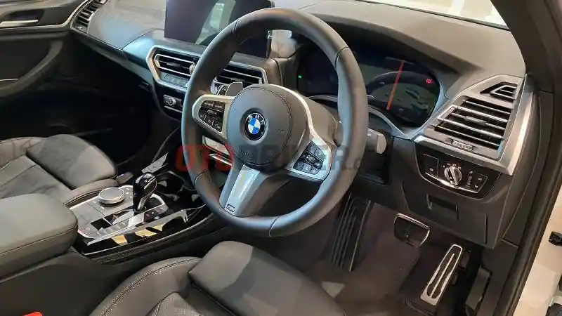 Foto - BMW X4 LCI Resmi Hadir Di Indonesia, Harga Rp 1,447 Miliar Off-The Road