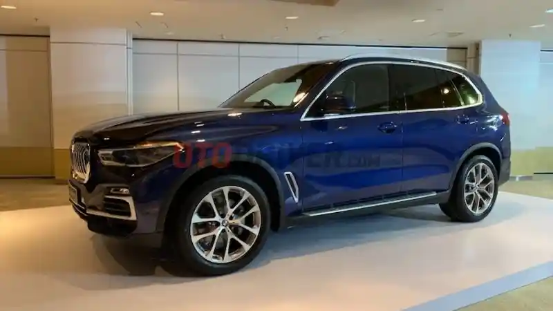Foto - BMW X5 Generasi Terbaru Meluncur, Nyaris RP 1,5 Miliar Off The Road 